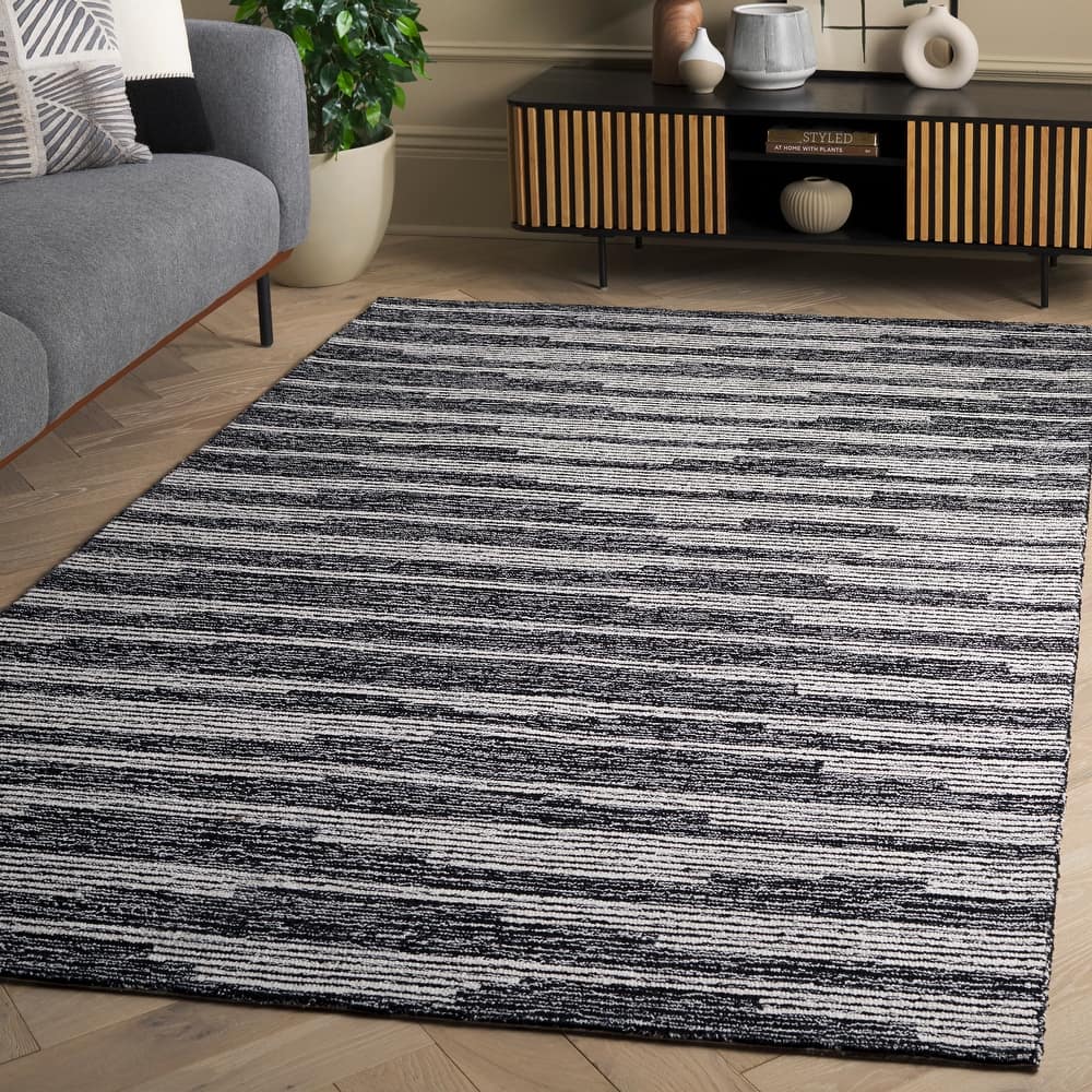 SAFAVIEH Handmade Ebony Mahnaz Modern Striped Wool Rug