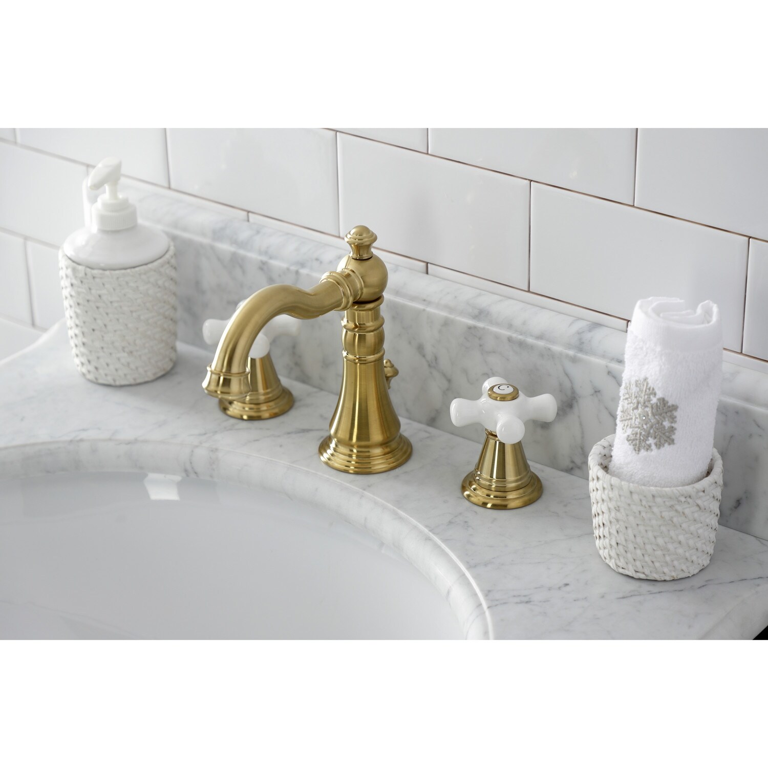 American Classic 8 in. Widespread Bathroom Faucet