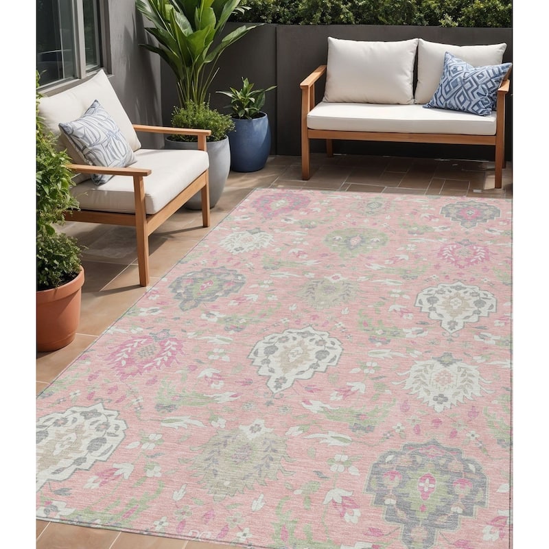 HomeRoots Damask Traditional Rectangle Outdoor Rug - 5' X 8'