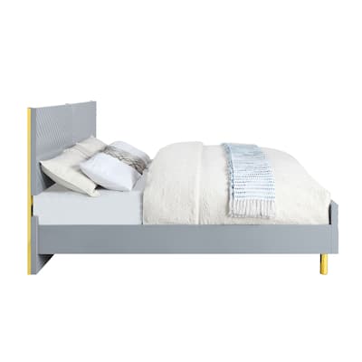 California King Size Metal Platform Bed with Wave Pattern Design, 39 Slats Included and 660lbs Weight Capacity