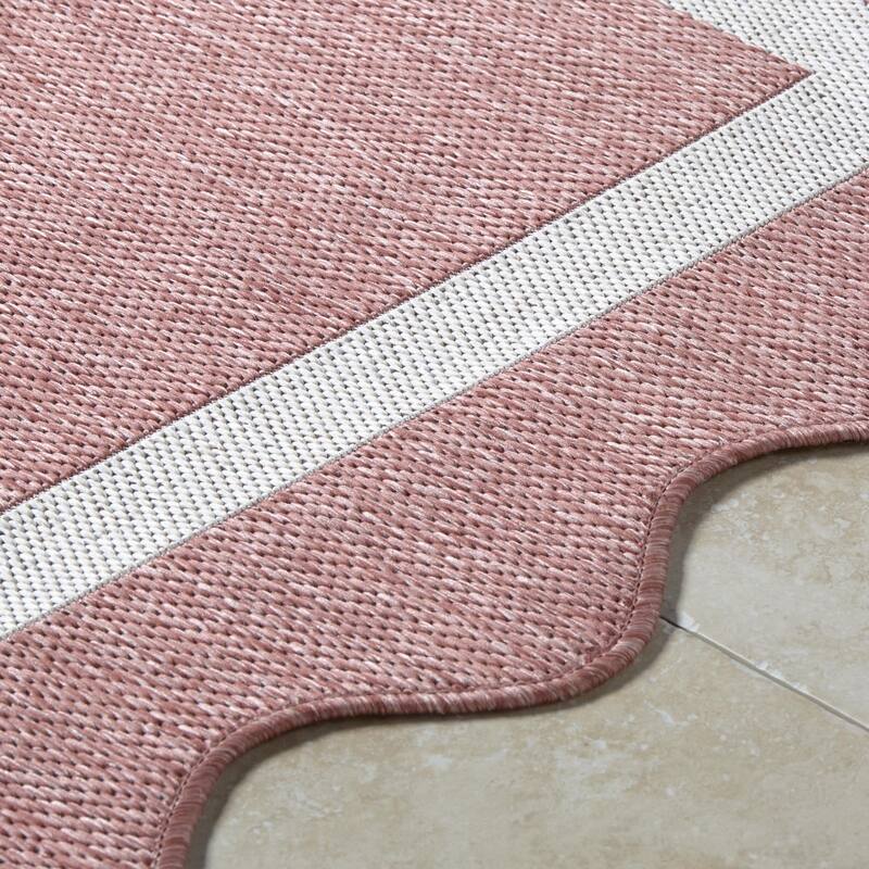 Livabliss Miami Beach Traditional Indoor / Outdoor Area Rug