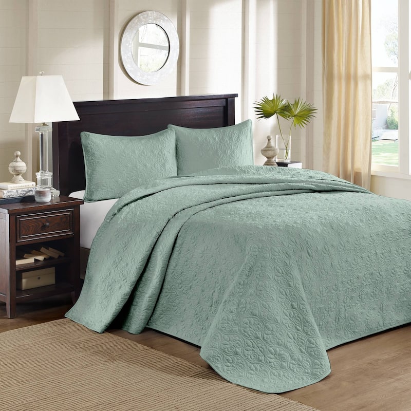 Madison Park Mansfield Reversible Oversized 3-piece Solid Texture Bedspread Quilt Set with Matching Shams