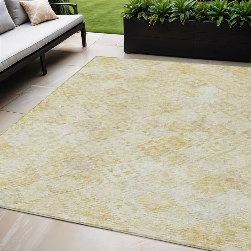 HomeRoots Geometric Transitional Rectangle Outdoor Rug - 5' X 8'