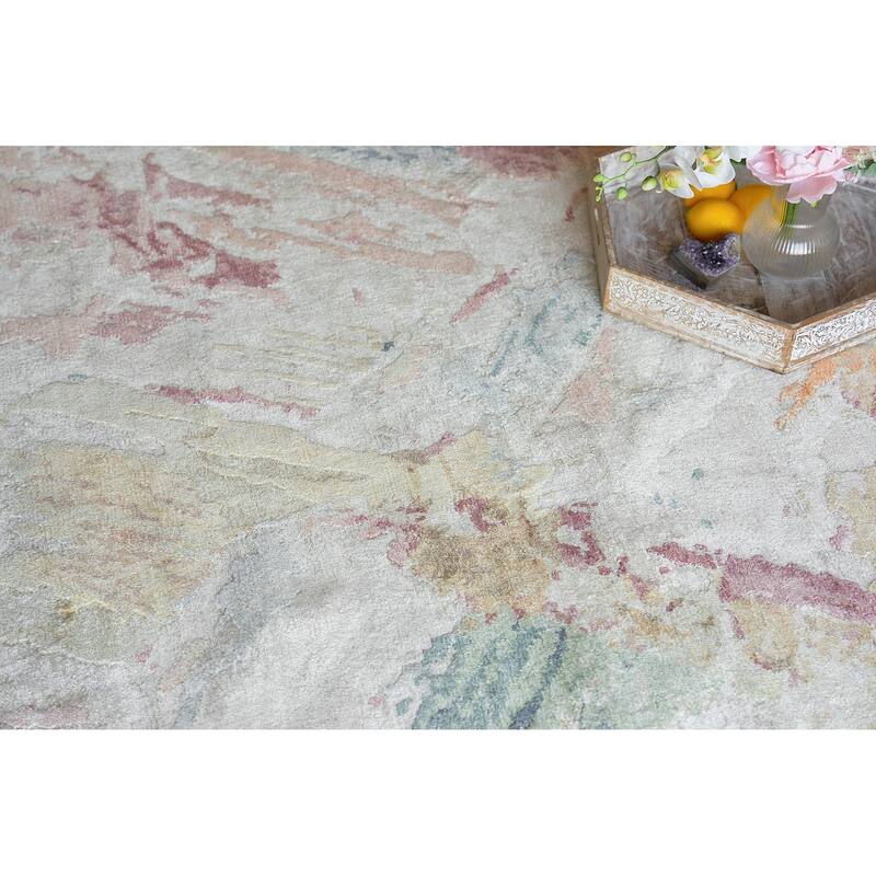 Exquisite Rugs Floor Art Hand-Knotted Bamboo Silk Silver/Blush Area Rug