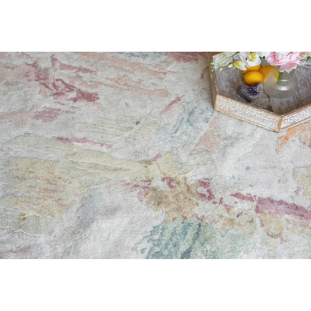 Exquisite Rugs Floor Art Hand-Knotted Bamboo Silk Silver/Blush Area Rug