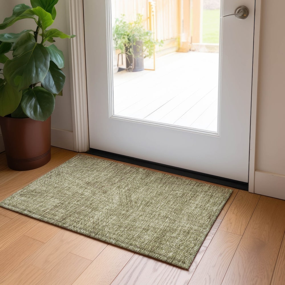 Machine Washable Indoor/ Outdoor Solid Geo Chantille Rug