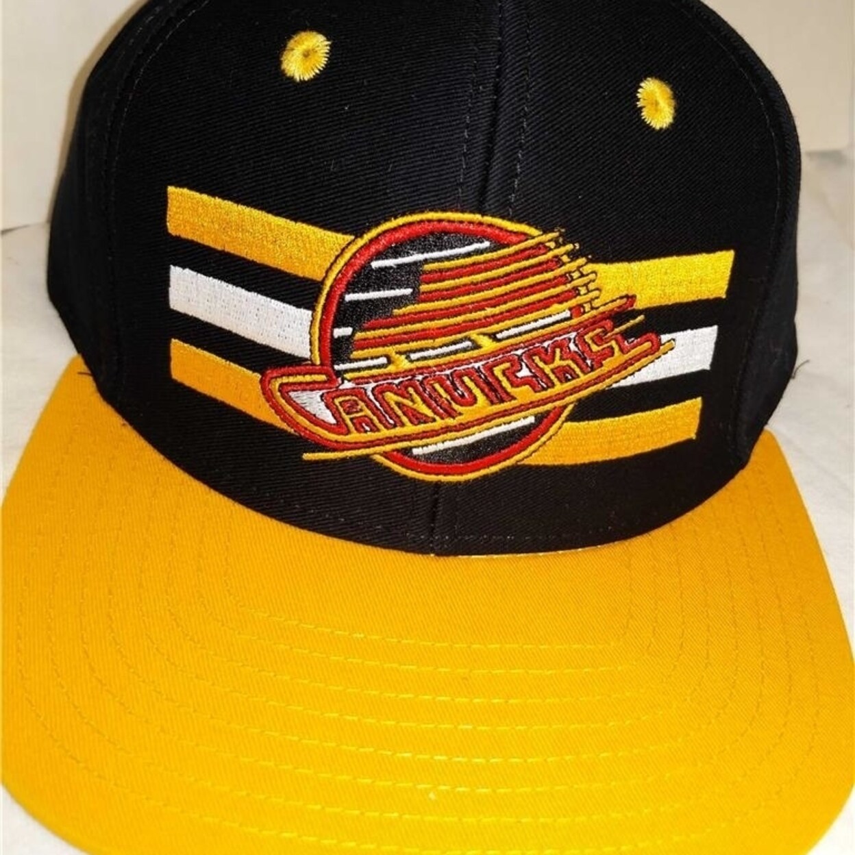 Shop Vancouver Canucks Mens Osfa Snapback Flatbrim Vintage Hockey