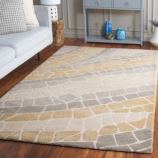 SAFAVIEH Hand-Tufted Metro Lysandra French Country Wool Rug - Bed Bath ...