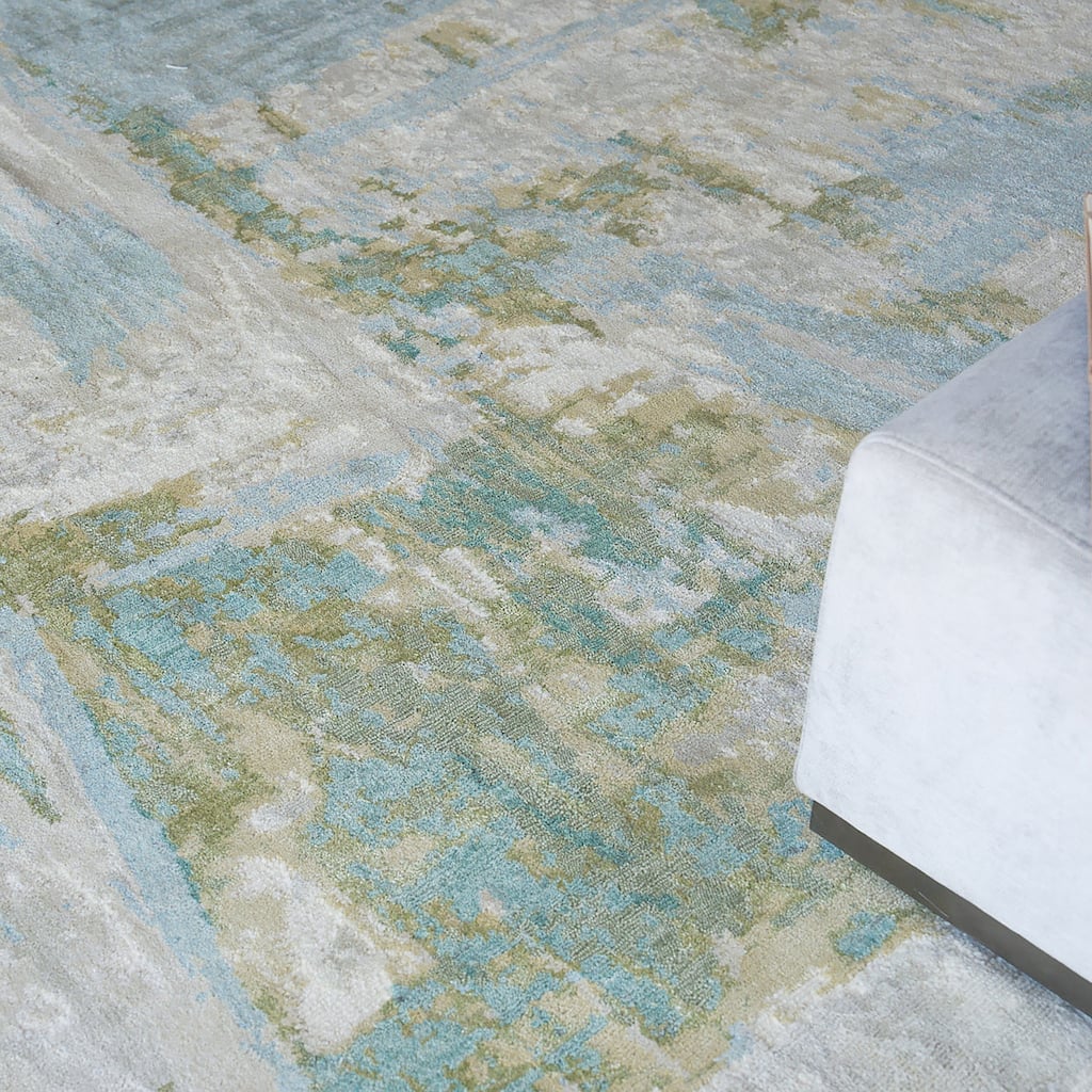 EXQUISITE RUGS Luxury Laureno Hand-knotted Bamboo Silk Ivory/Green Area Rug.