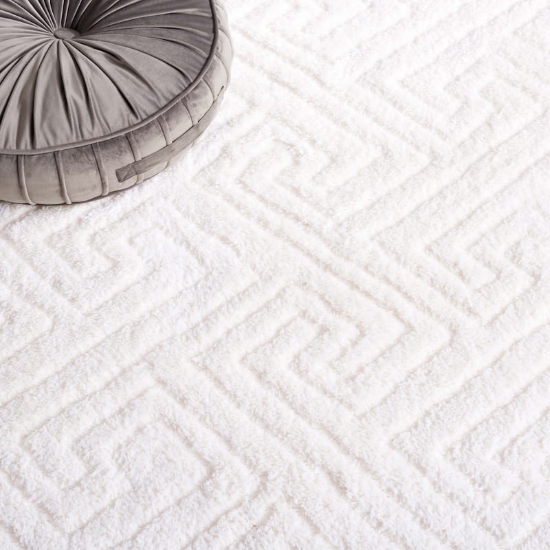 SAFAVIEH Tahoe Shag Nieki Geometric 1.2-inch Thick Rug
