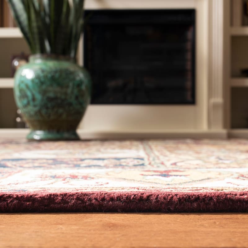 SAFAVIEH Classic Angiolina Traditional Oriental Wool Rug