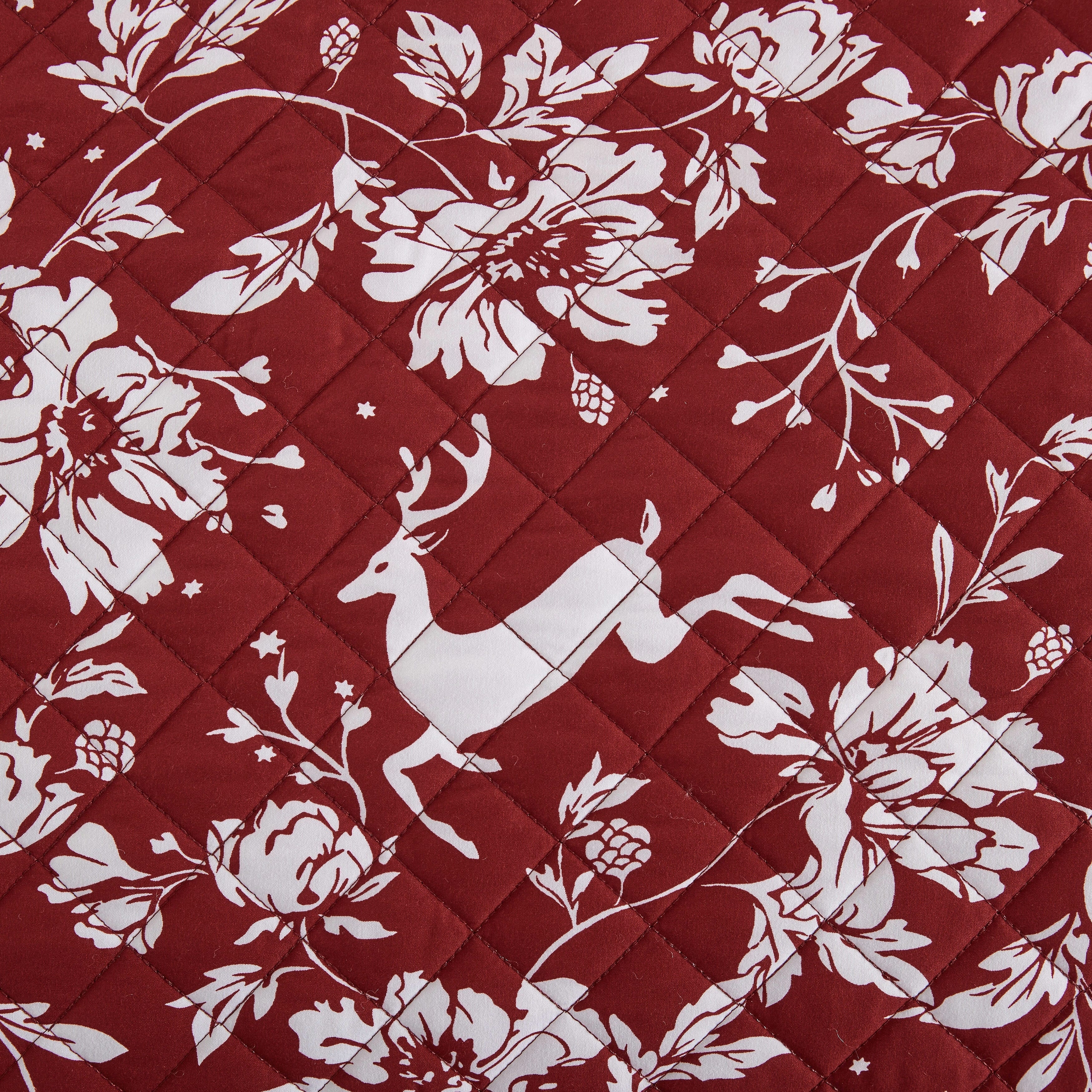 Martha Stewart Dancing Deer Reversible Red Quilt Set - Overstock