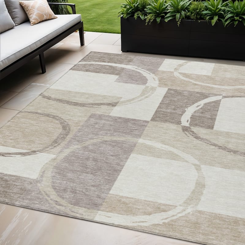 HomeRoots Geometric Modern Rectangle Outdoor Rug - 5' X 8'