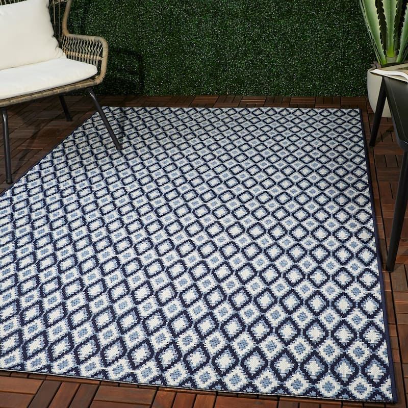 Fabien Diamond Trellis Indoor/Outdoor Area Rug