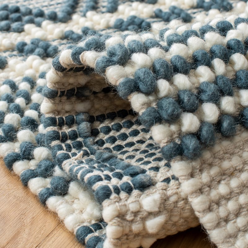 SAFAVIEH Handmade Natura Annedorte Wool Rug