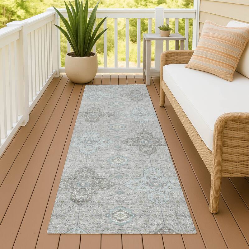 Machine Washable Indoor/ Outdoor Traditional Columbus Chantille Rug - Silver - 2'3" x 7'6"