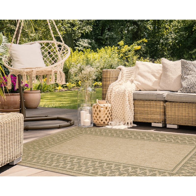 Liora Manne Sahara Diamond Border Indoor/Outdoor Rug