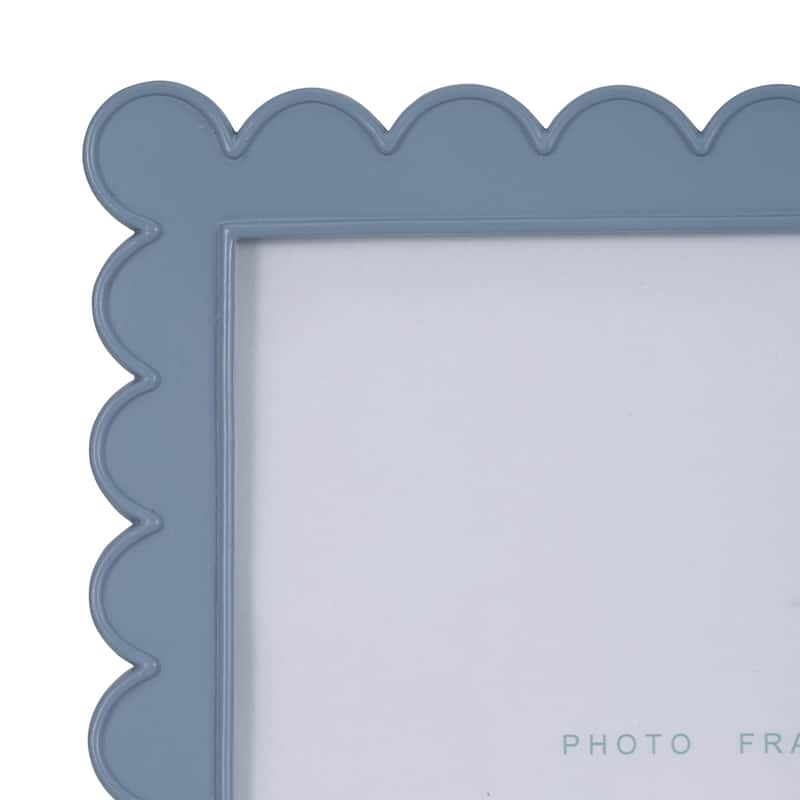 Sagebrook Home Resin Picture Frame with Scalloped Edges and Built-In Stand