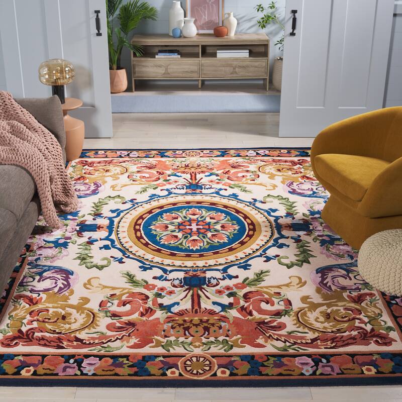 SAFAVIEH Handmade Savonnerie Saale Wool & Viscose Rug - Ivory/Orange - 6' x 9'