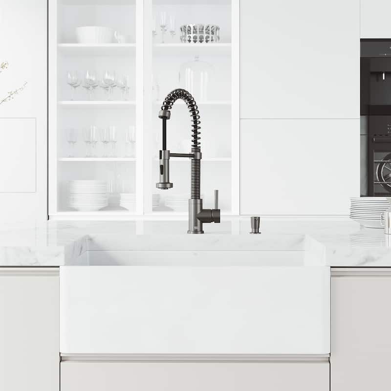 VIGO Edison 19" H Single Handle Pull-Down Sprayer Kitchen Faucet