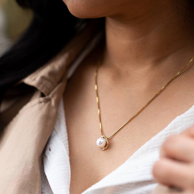 Oravo 14k Yellow Gold Freshwater Pearl Swirl Solitaire Pendant Necklace