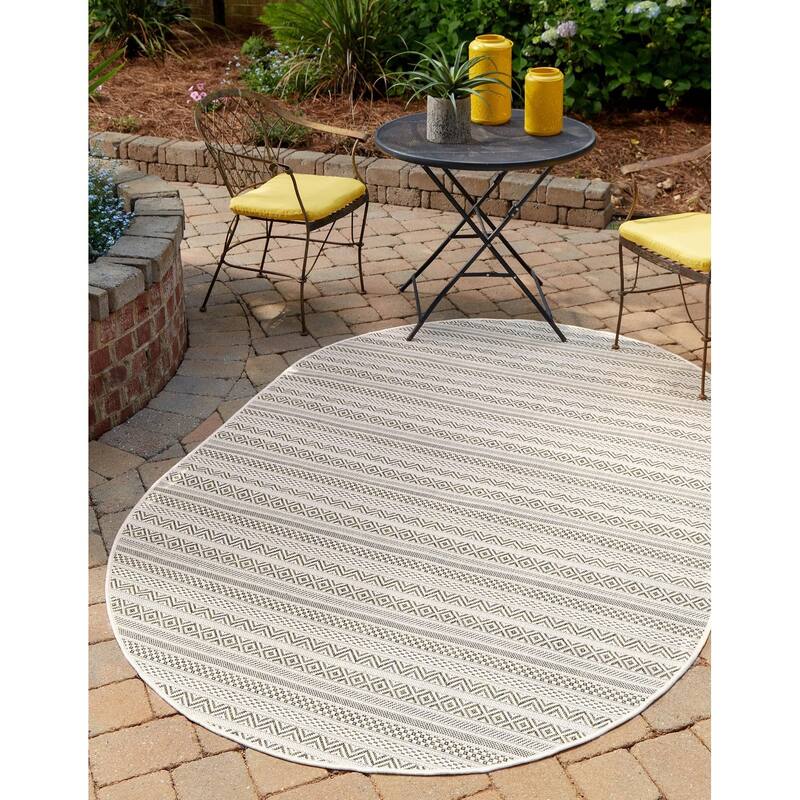 Outdoor Laaset Collection Area Rug - Green - 5'3"x7'10" Oval