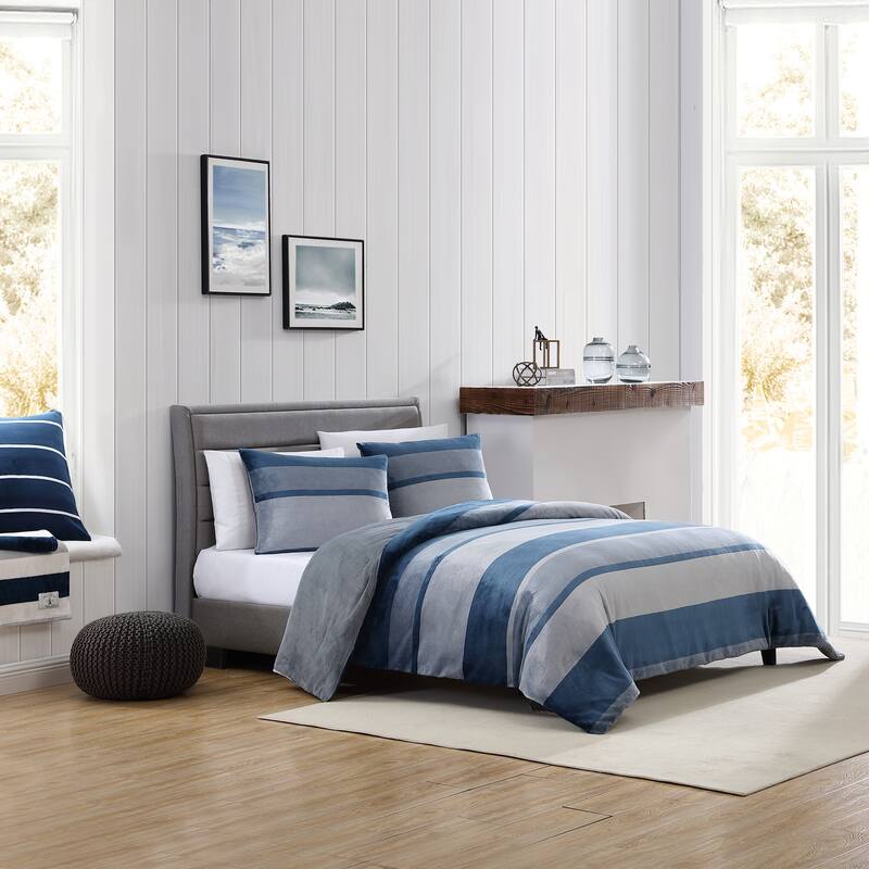 Nautica Linden Fleece Navy Reversible Comforter Set