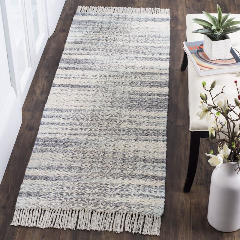SAFAVIEH Handmade Boston Laure Coastal Cotton Rug with Fringe - 2'3" x 7' Runner - Grey/Ivory
