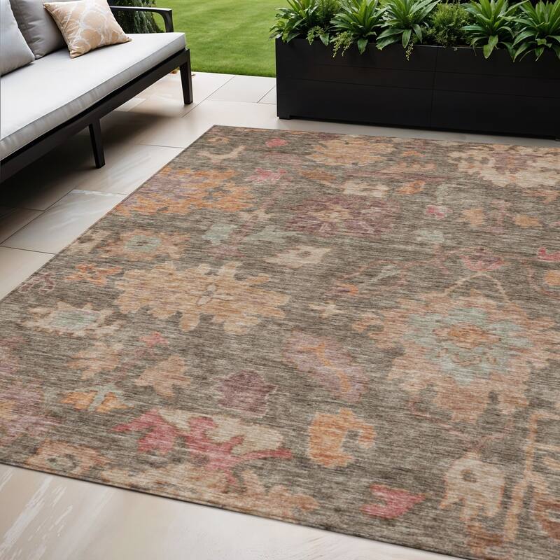 HomeRoots Floral Traditional Rectangle Outdoor Rug - 5' X 8'