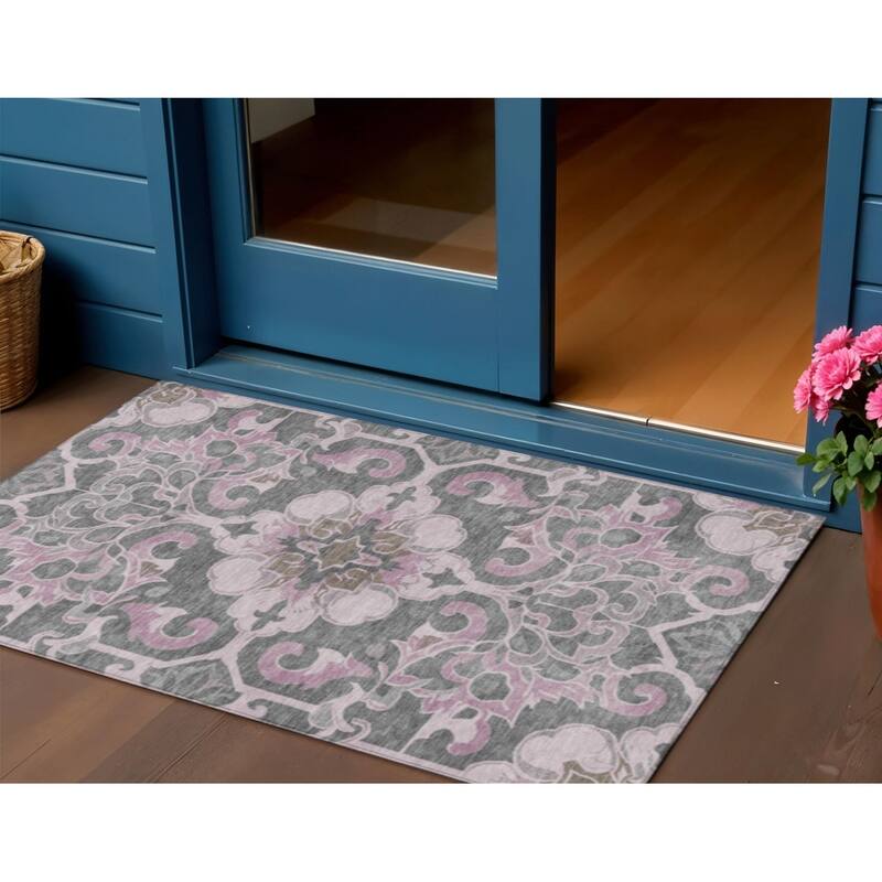 HomeRoots Damask Traditional Rectangle Outdoor Rug - 3' x 5'