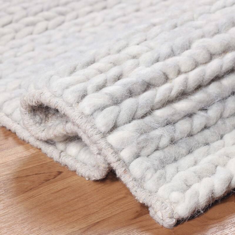 Handcrafted Traditional Rustic Handmade Braided Wool Indoor Area Rug by Superior