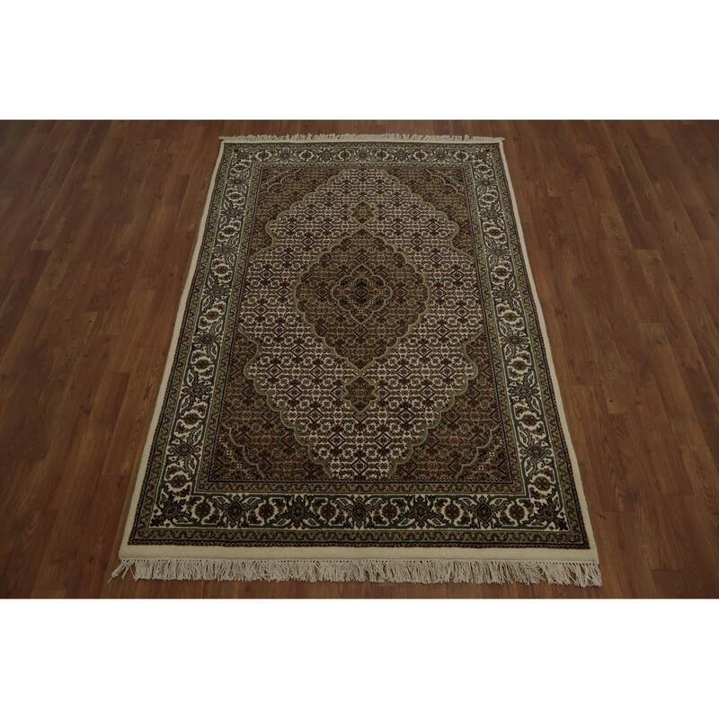 Hand Knotted Oriental 100% Wool Carpet Traditional Medallion Beige & Ivories Tabriz Area Rug - 6' 0'' X 4' 0''