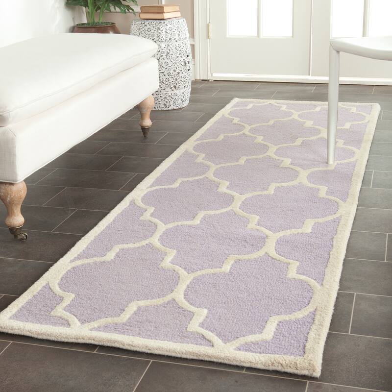 SAFAVIEH Handmade Cambridge Oddny Moroccan Trellis Wool Rug - 2'6" x 8' Runner - Lavander/Ivory