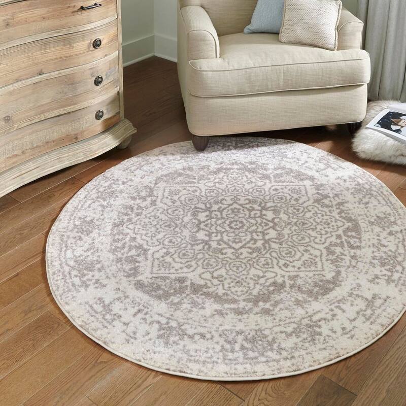 Traditional Brenda Collection Area Rug - White - 7'10" Round