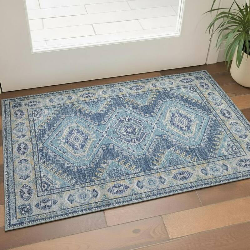HomeRoots Southwestern Modern, Contemporary Rectangle Area Rug - 3' X 5'