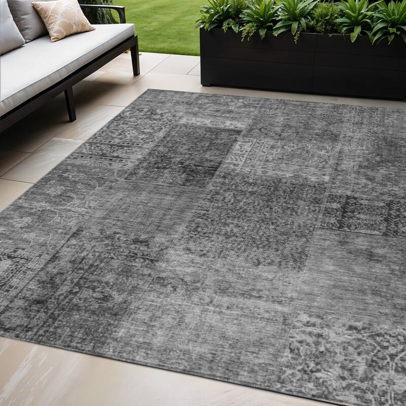 HomeRoots Patchwork Transitional Rectangle Outdoor Rug - 5' X 8'