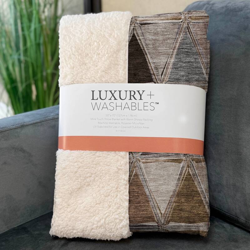 Premium Machine Washable Modern Diamonds Sherpa Throw Blanket