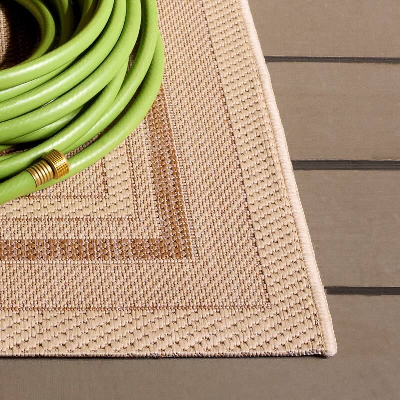 SAFAVIEH Courtyard Vickie Indoor/Outdoor Waterproof Patio Backyard Rug