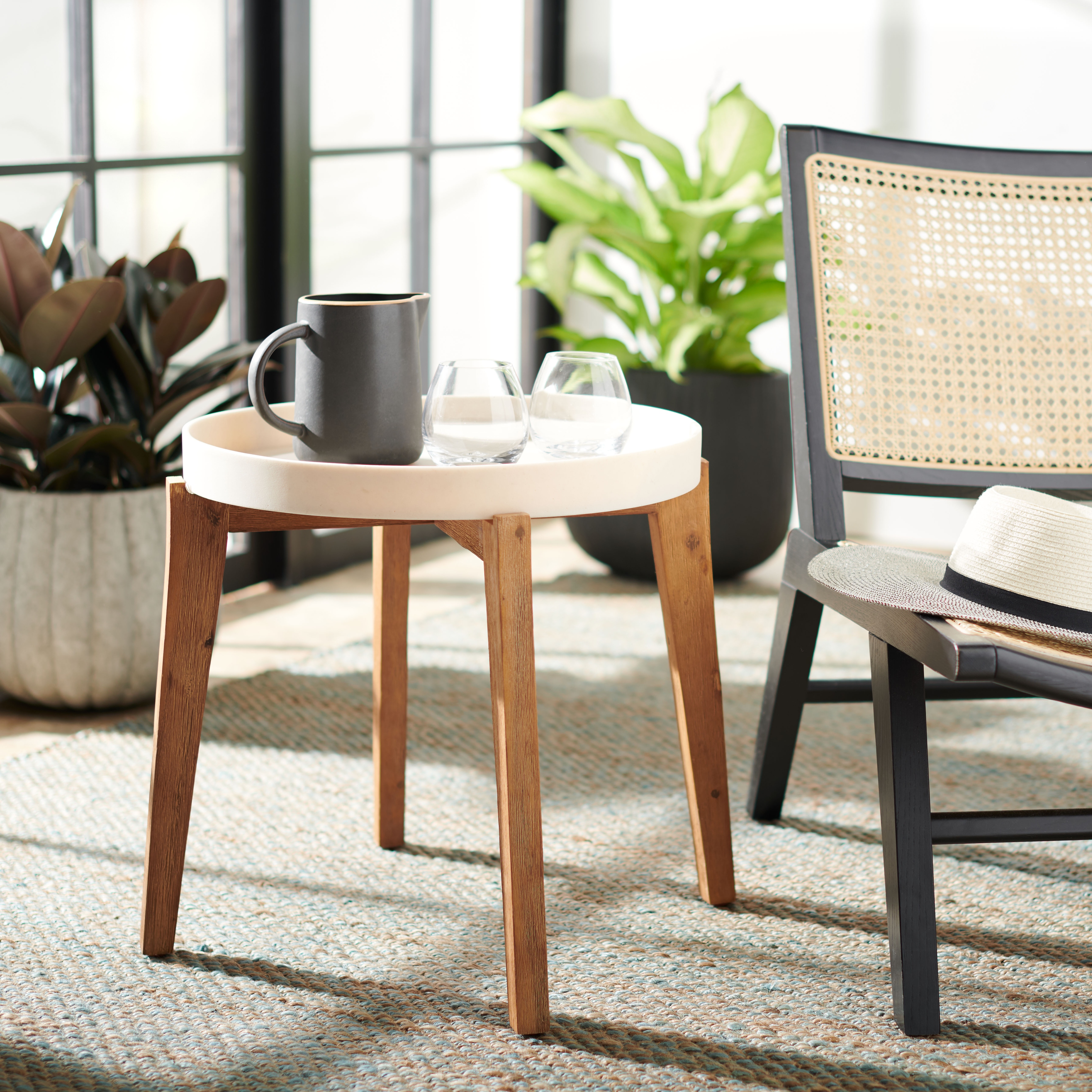 Removable tray top clearance table