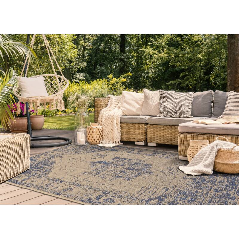 Jackson Collection - Beige/Blue Distressed Traditional Indoor/Outdoor Rug