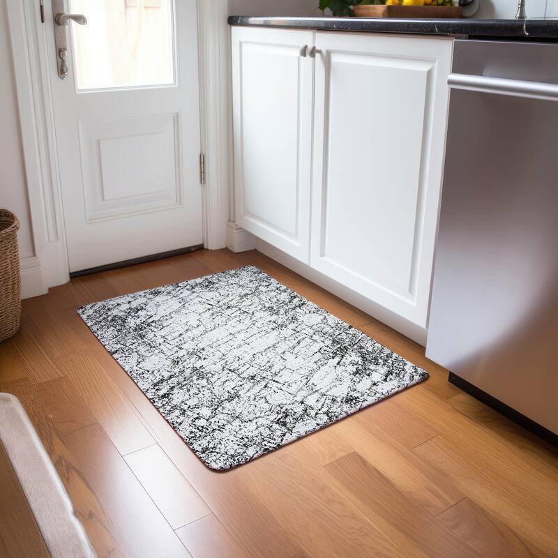 Machine Washable Indoor/ Outdoor Chantille Modern Texture Rug - Black - 1'8" x 2'6"
