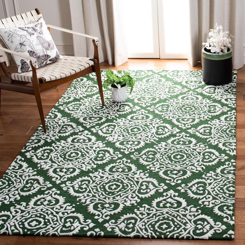 SAFAVIEH Handmade Chatham Alisone Wool Rug - 7' Square - Green/Ivory