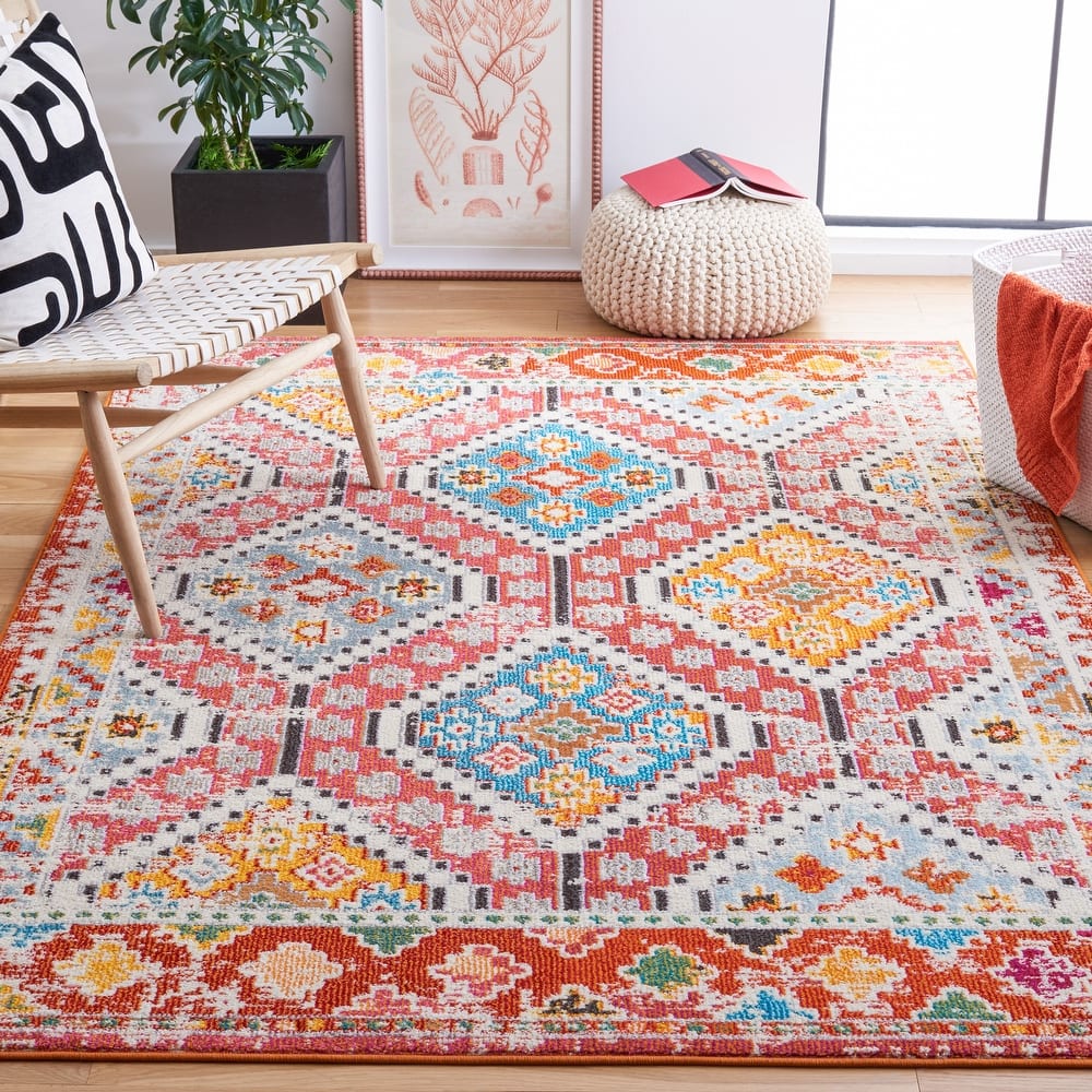 SAFAVIEH, Madison Hortensia Boho Diamond Distressed Rug