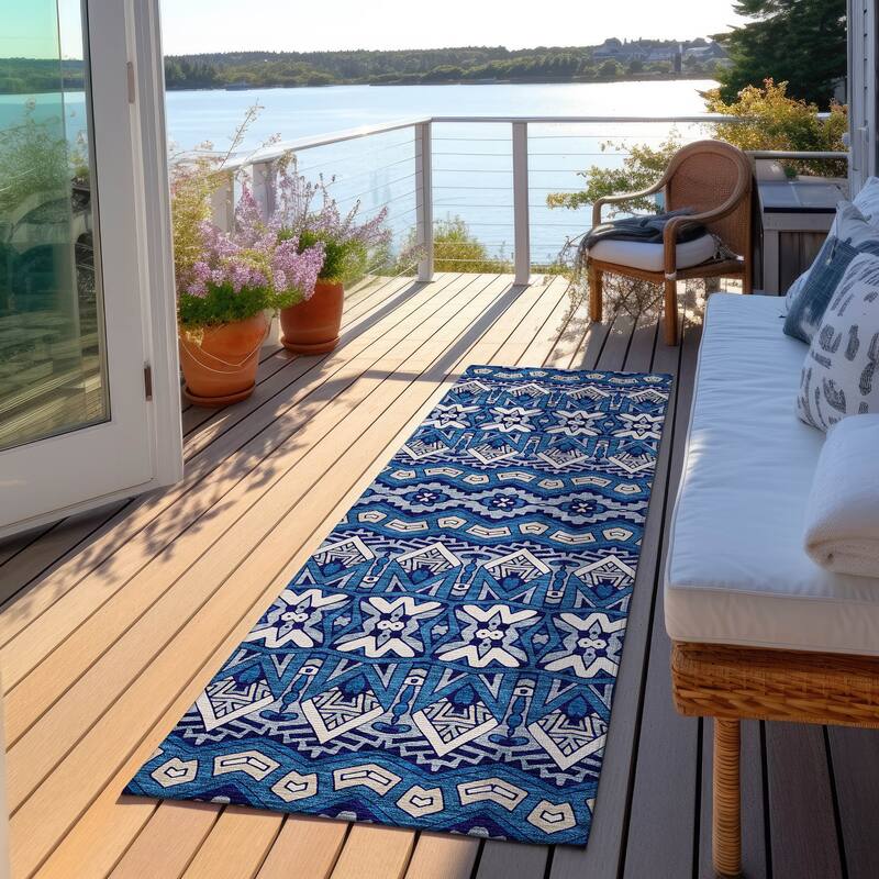 Machine Washable Indoor/ Outdoor Chantille Mosaic Global Rug - Navy - 2'3" x 7'6"