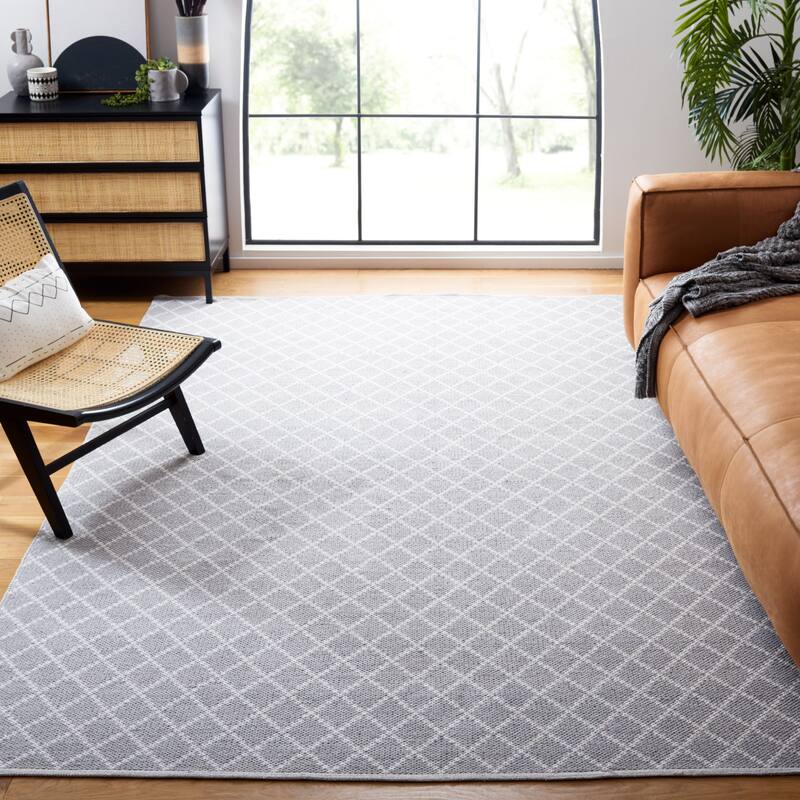 SAFAVIEH Handmade Flatweave Montauk Rhonwen Trellis Cotton Rug - 4' x 6' - Light Grey/Ivory