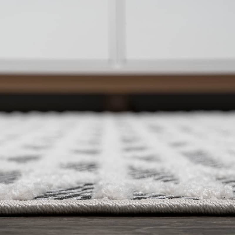 JONATHAN Y Jazz High-Low Pile Moroccan Diamond Modern Indoor/Outdoor Area Rug