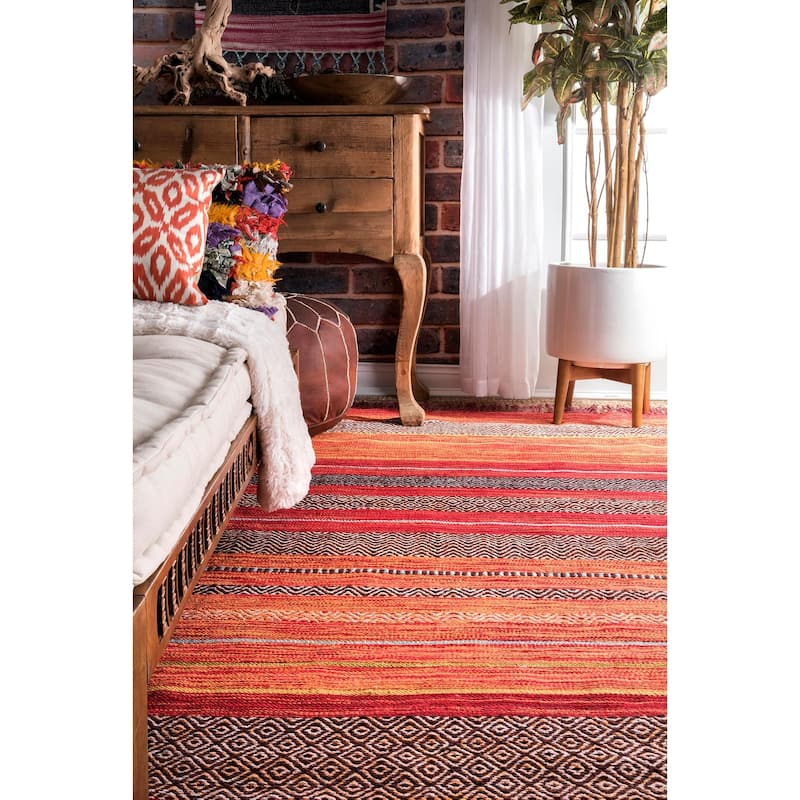 Nuloom Handmade Tribal Stripes Tassel Area Rug