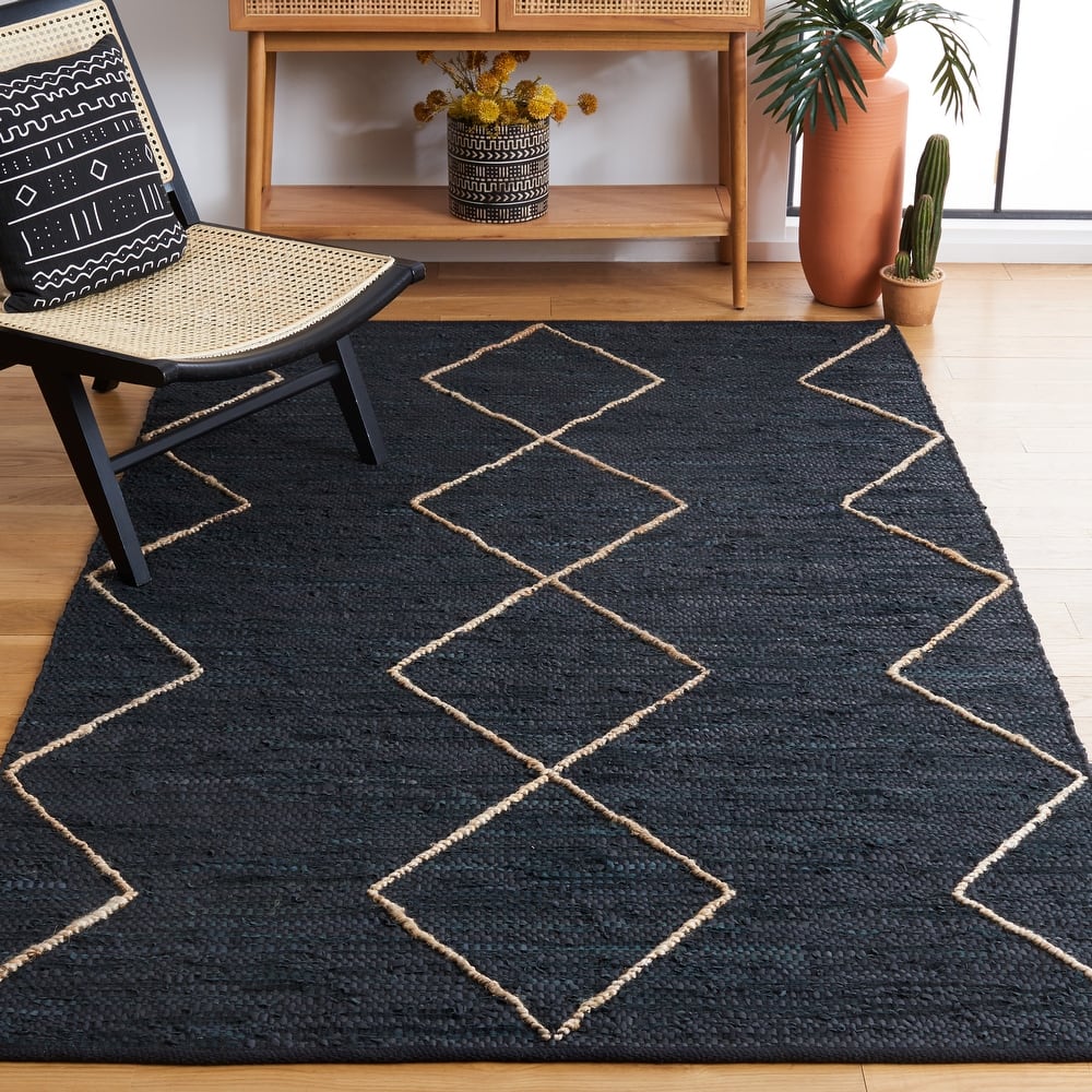 SAFAVIEH Handmade Vintage Leather Latonia Modern Rug