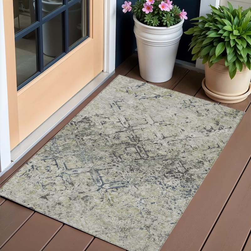 HomeRoots Geometric Transitional Rectangle Outdoor Rug - 3' x 5'