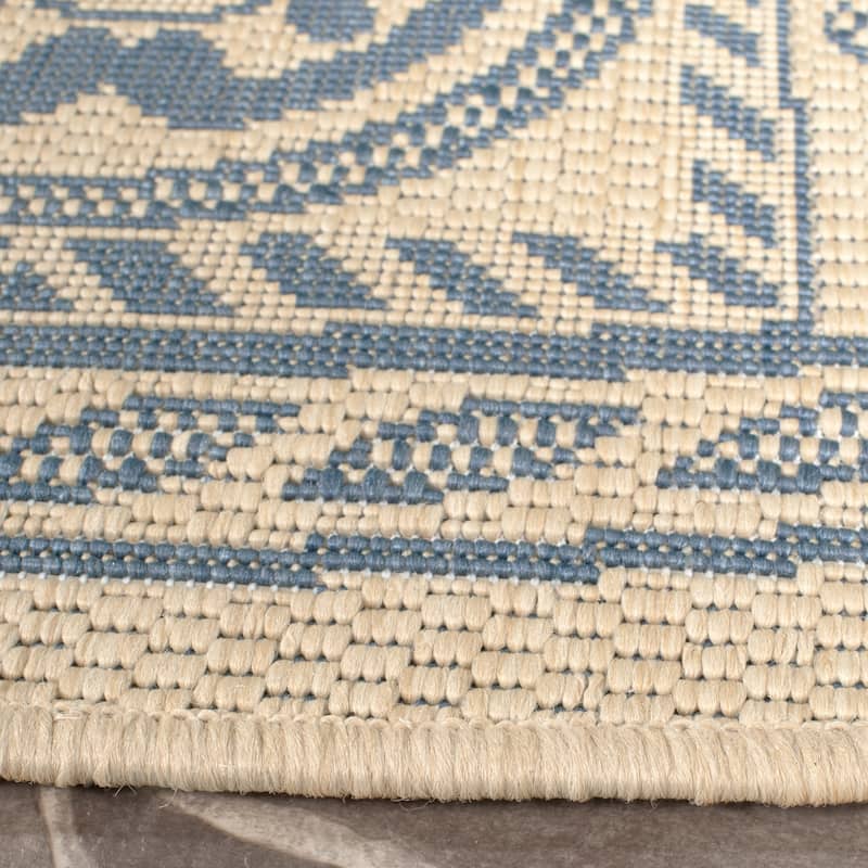 SAFAVIEH Courtyard Beverley Indoor/ Outdoor Waterproof Patio Backyard Rug